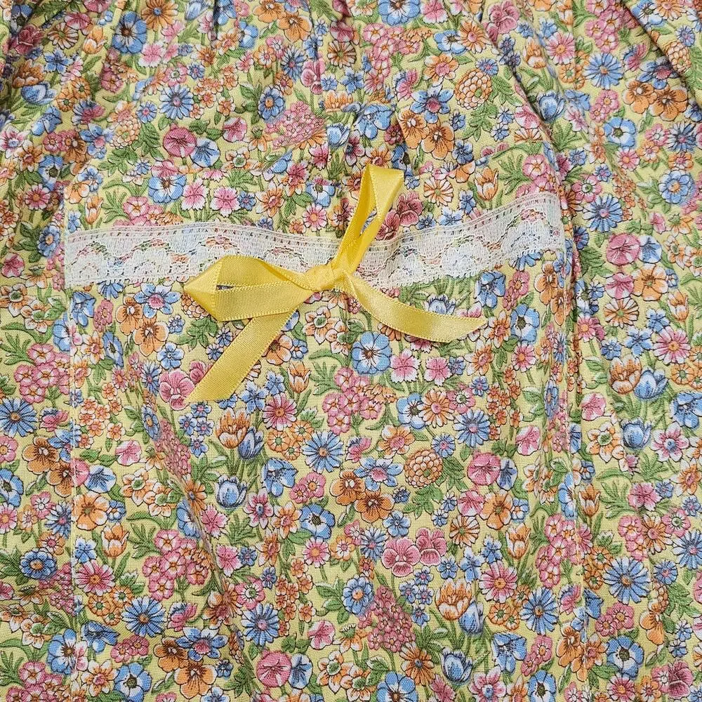VINTAGE FLORAL WAIST APRON – HANDMADE – LACE TRIM – YELLOW RIBBON – CLEAN